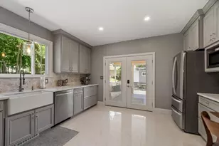 15 Bennett St, Hudson, MA 01749 - Photo 16