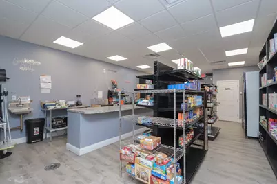 10 Taylor St, Chicopee, MA 01020 - Photo 14