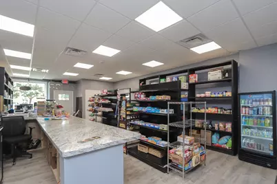 10 Taylor St, Chicopee, MA 01020 - Photo 12