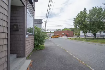 10 Taylor St, Chicopee, MA 01020 - Photo 32