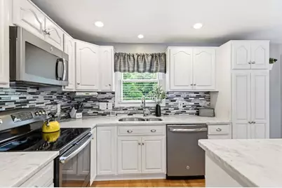 71 Albany St, Brockton, MA 02301 - Photo 12