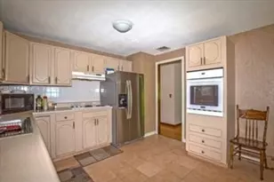 27 Country Club Dr, Westfield, MA 01085 - Photo 10