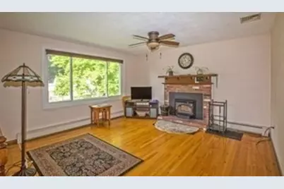 27 Country Club Dr, Westfield, MA 01085 - Photo 8