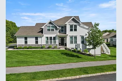 7 Hummingbird Way #150, Methuen, MA 01844 - Photo 2