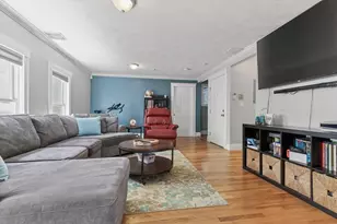 17 B Bonair St, Somerville, MA 02145 - Photo 2