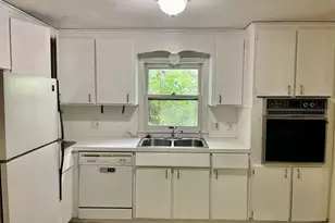 51 Jeffrey Ln, Amherst, MA 01002 - Photo 12