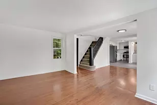 46 Chestnut St Pl, East Longmeadow, MA 01028 - Photo 10