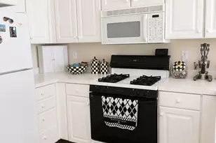 396 Tilden Commons Ln, Braintree, MA 02184 - Photo 4