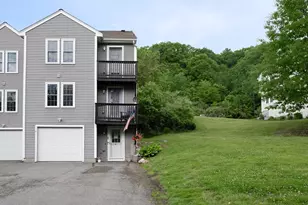 43 W Meadow Estates Dr, Townsend, MA 01474 - Photo 2