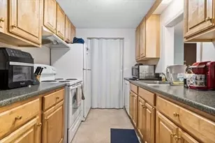 55 Greentree Ln, Weymouth, MA 02190 - Photo 4