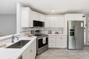 40 William Onthank Ln, Southborough, MA 01772 - Photo 4