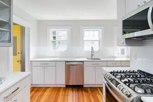 32 Newport St, Arlington, MA 02476 - Photo 6