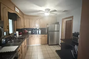 297 Elm St, Somerset, MA 02726 - Photo 10