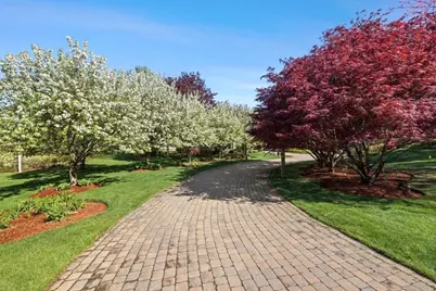 10 Andrea Dr, Hopkinton, MA 01748 - Photo 2