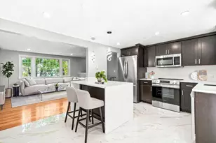 18 Adams St, Plymouth, MA 02360 - Photo 2