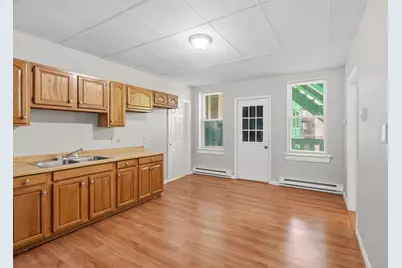 194 Lyman St 3rd FL #15, Holyoke, MA 01040 - Photo 2