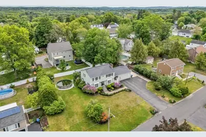 19 Bridgham St, Methuen, MA 01844 - Photo 32