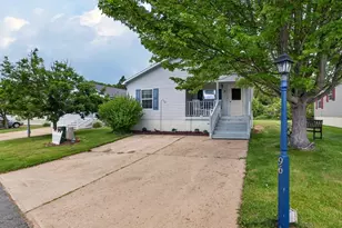 96 Songbird Ln, Tiverton, RI 02878 - Photo 2