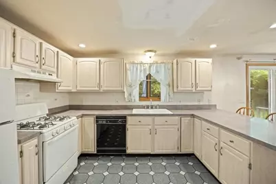 375 Mockingbird Way, Taunton, MA 02718 - Photo 2