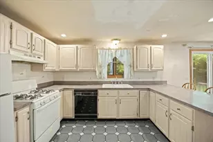 375 Mockingbird Way, Taunton, MA 02718 - Photo 2