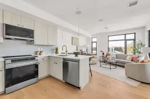 34 Oak St, Boston, MA 02136 - Photo 2