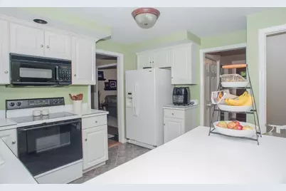 13 King Philip Path, Mendon, MA 01756 - Photo 4