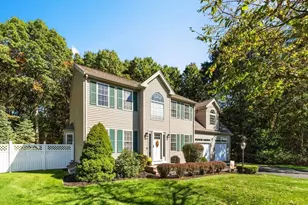 104 Ridgewood Dr, Taunton, MA 02780 - Photo 2