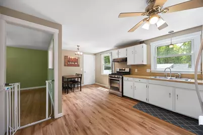 37 Parkerview St, Springfield, MA 01129 - Photo 8