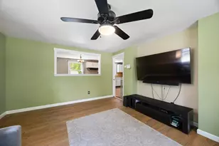 37 Parkerview St, Springfield, MA 01129 - Photo 10