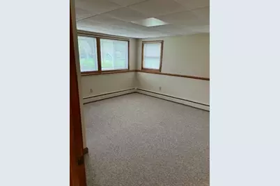 27 B Middleton St #B, Millbury, MA 01527 - Photo 2