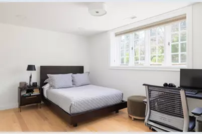 124 Chestnut Hill Rd, Newton, MA 02467 - Photo 18