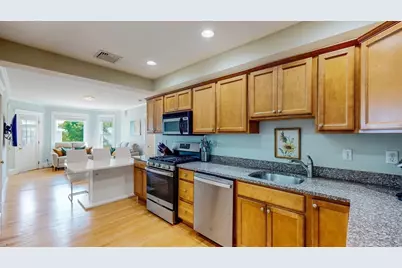 33 Main St #2, Somerville, MA 02145 - Photo 6