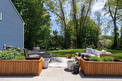 16 Clancy St, Swansea, MA 02777 - Photo 4
