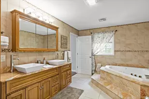 1084 Laurel St, Fall River, MA 02721 - Photo 10