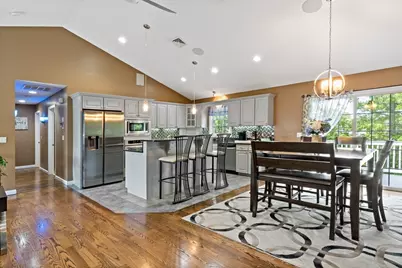 1084 Laurel St, Fall River, MA 02721 - Photo 8