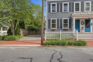 37 Marlboro St, Newburyport, MA 01950 - Photo 2