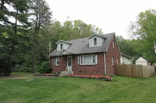 10 Bartlett St, South Hadley, MA 01075 - Photo 4