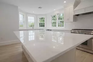 66 Pleasant St, Marblehead, MA 01945 - Photo 6