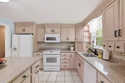 17 Briggs Ave, Bourne, MA 02532 - Photo 10