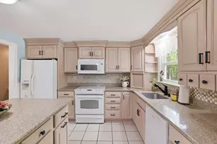 17 Briggs Ave, Bourne, MA 02532 - Photo 10