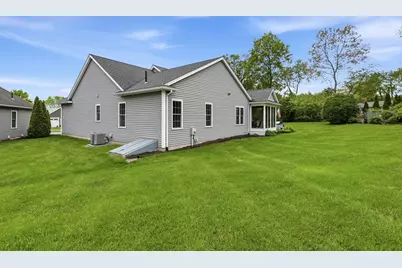 34 Sandalwood Dr #34, Wilbraham, MA 01095 - Photo 4