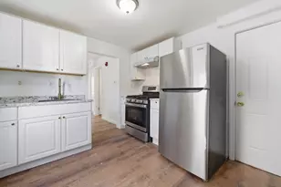 8 Cherry St, Lowell, MA 01852 - Photo 4