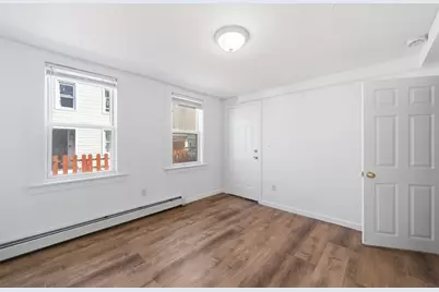 8 Cherry St, Lowell, MA 01852 - Photo 12