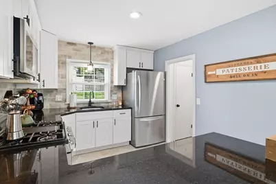 620 Roosevelt Ave, Springfield, MA 01118 - Photo 8
