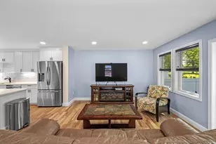 72 Manchester St, Lowell, MA 01852 - Photo 8