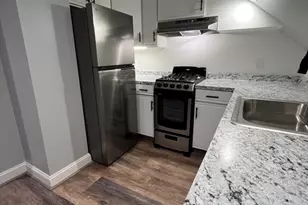 142 Elm St, Amesbury, MA 01913 - Photo 4