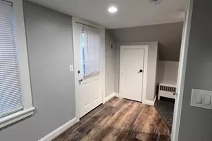 142 Elm St, Amesbury, MA 01913 - Photo 2