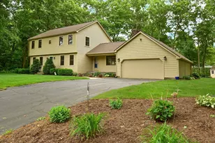 140 Pineridge Dr, Westfield, MA 01085 - Photo 2