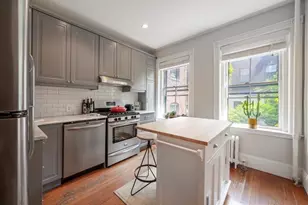 106 Myrtle St, Boston, MA 02114 - Photo 4