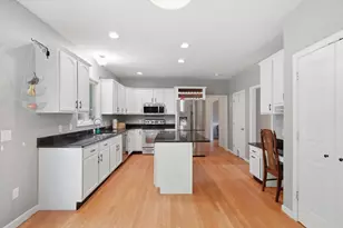 206 Washington St, Northbridge, MA 01534 - Photo 8